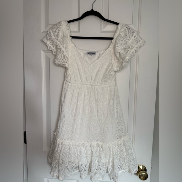 Dresses & Skirts - White Lace Dress with Flutter Sleeves